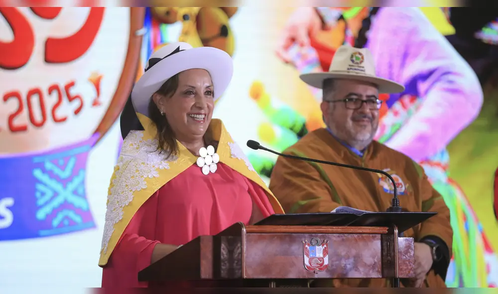 Ministro de Cultura, Fabricio Valencia, elogió a la presidenta Dina Boluarte durante un evento oficial. Foto: Presidencia Ministro de Cultura, Fabricio Valencia, elogió a la presidenta Dina Boluarte durante un evento oficial. Foto: Presidencia
