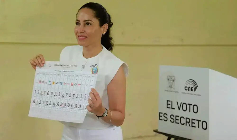 González emitió su voto en Canuto, una población rural de la provincia de Manabí en donde la candidata creció. Foto: El Diario AR.