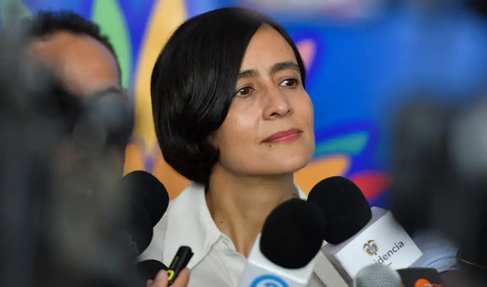Susana Muhamad, ministra de Ambiente del gabinete colombiano de Gustavo Petro, anunció su renuncia al cargo este domingo. Foto: composición LR / Caracol X