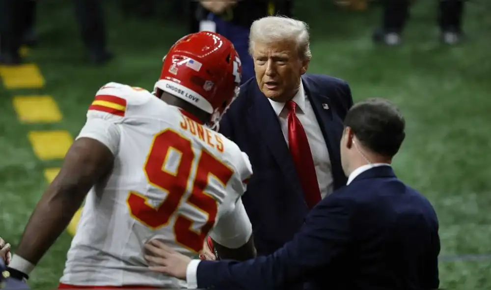 Trump asistió al Super Bowl 2025 entre Chiefs vs Eagles. Composición: Lr/ESPN