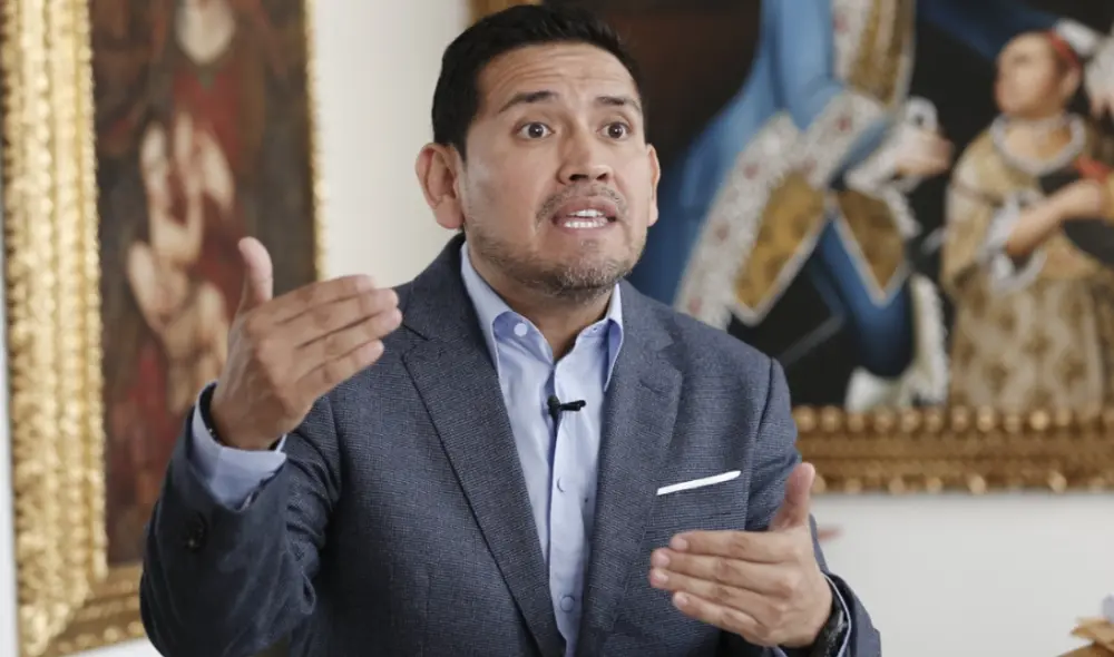 Carlos Castro Yangali asegura que no solo no conoce a Fredy Hinojosa, sino también que no tuvo necesidad de hacer pagos ilegales para obtener contratos de Qali Warma. Foto: La República Carlos Castro Yangali asegura que no solo no conoce a Fredy Hinojosa, sino también que no tuvo necesidad de hacer pagos ilegales para obtener contratos de Qali Warma. Foto: La República