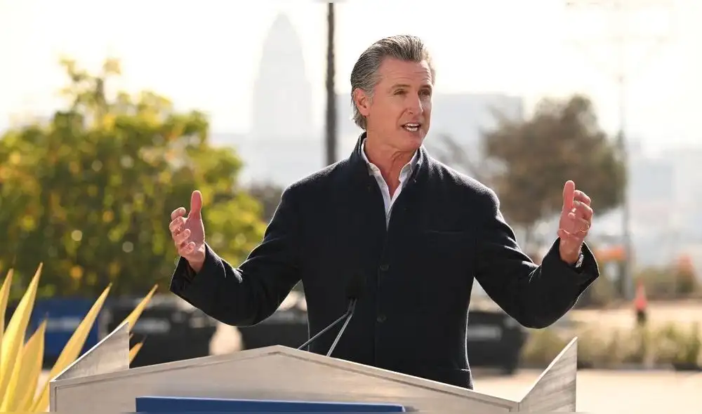 El mes pasado, Newson destinó U$D 2500 millones en respuesta al masivo incendio forestal en Los Ángeles. Foto: AFP.