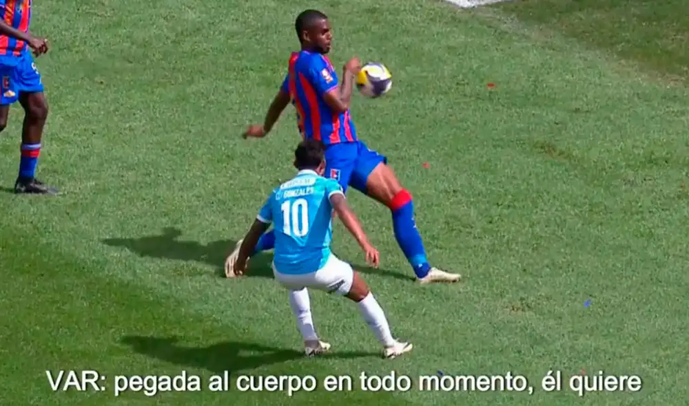 En el último minuto del Sporting Cristal vs Alianza Universidad, el centro de 'Canchita' Gonzales fue desviado por la mano de Ramos. Foto: captura de Conar