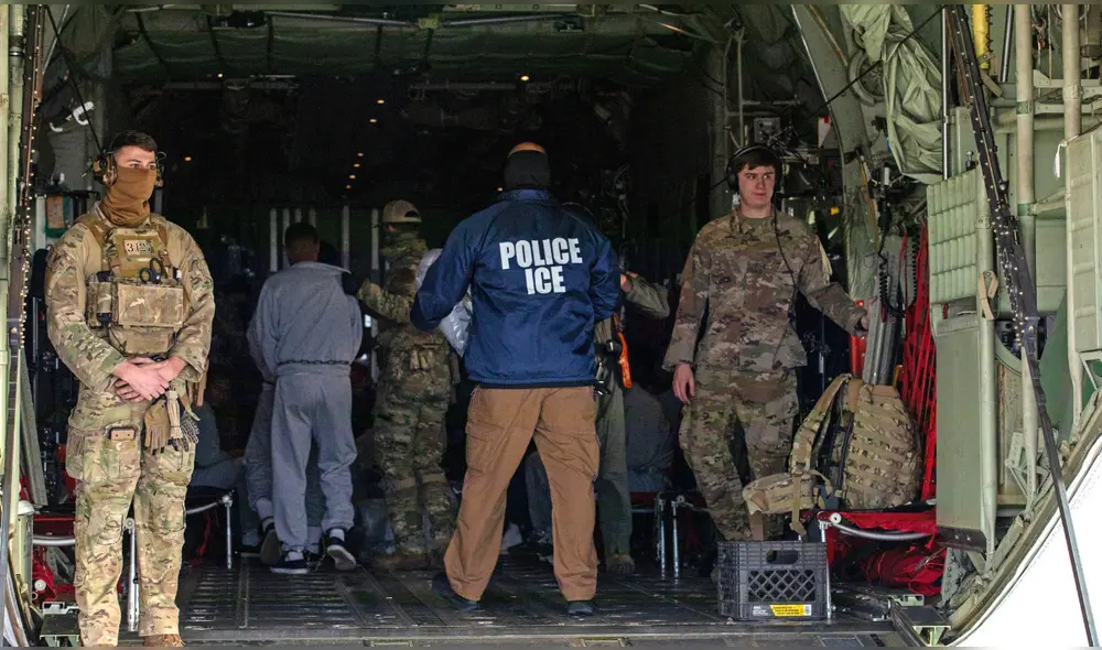 Comando de Transporte de EE. UU. apoya los vuelos de deportación del ICE al propocionar puente aéreo militar. Foto: AFP.