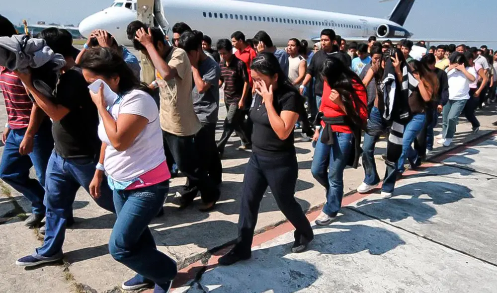 Miles de inmigrantes indocumentados podrían ser deportados de EE. UU. por las medidas de Trump. Foto: EFE