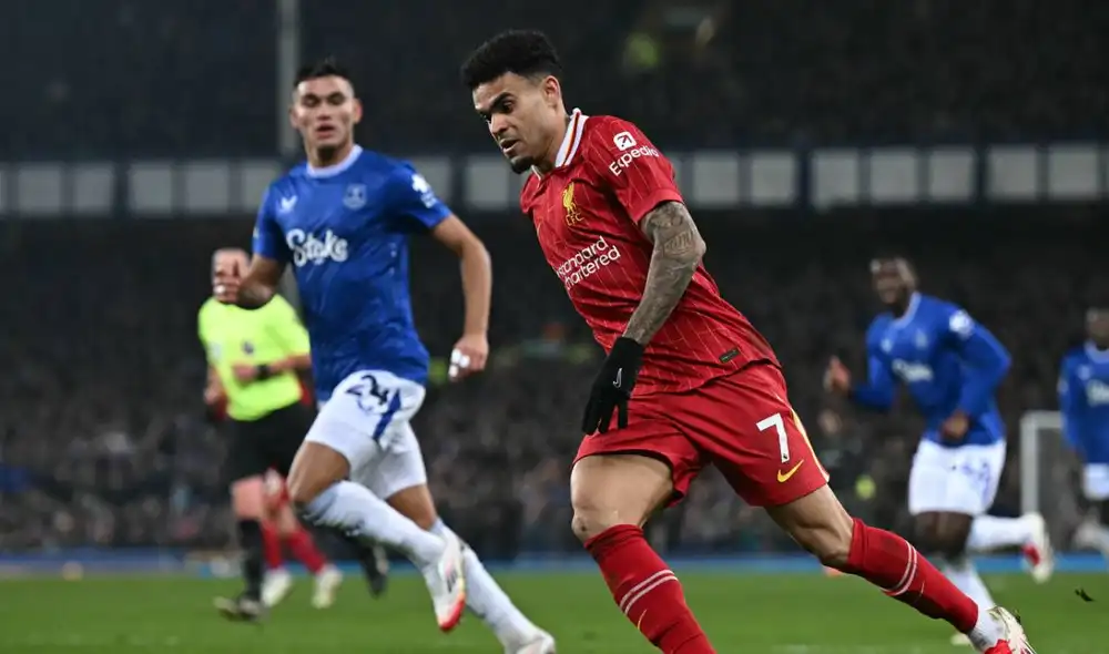 Luis Díaz arrancó como titular en el partido entre Liverpool y Everton. Foto: AFP