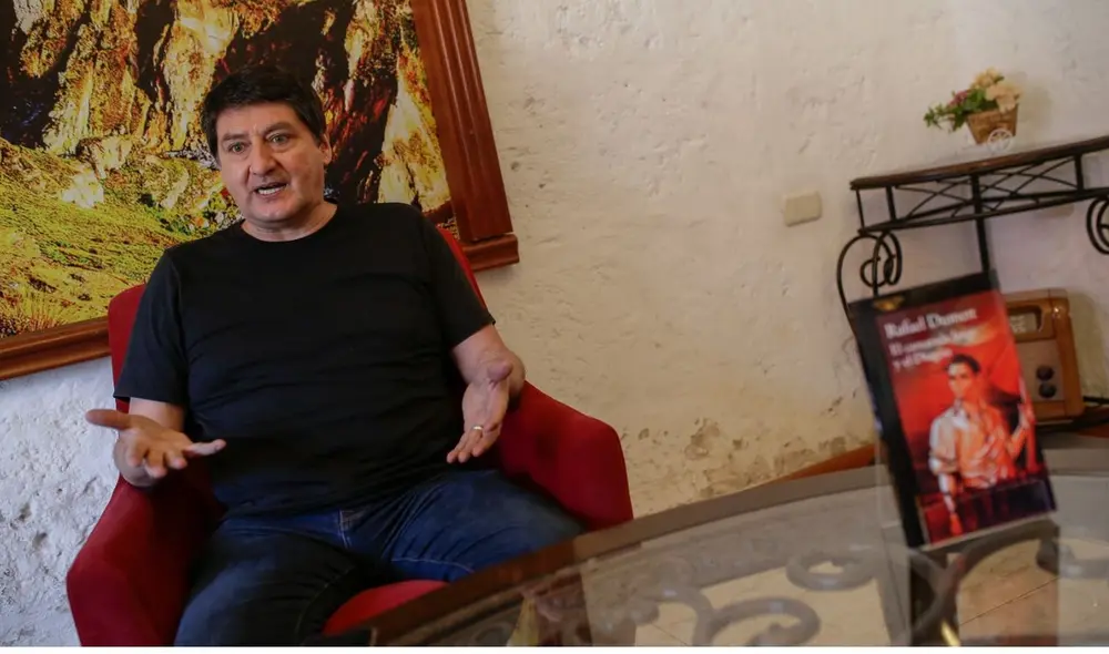 Rafael Dummet dio un discurso sobre los constantes golpes realizados a la cultura en el Perú | Foto: La República Rafael Dummet dio un discurso sobre los constantes golpes realizados a la cultura en el Perú | Foto: La República