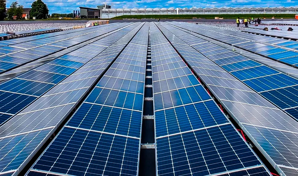 La energía solar es intermitente y depende de condiciones climáticas. Esta variabilidad dificulta el equilibrio entre la oferta y la demanda. Foto: Perú Energía. La energía solar es intermitente y depende de condiciones climáticas. Esta variabilidad dificulta el equilibrio entre la oferta y la demanda. Foto: Perú Energía.