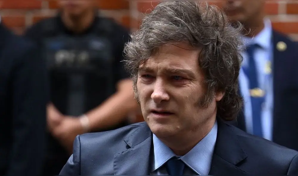 El 15 de febrero, Milei era objeto de críticas tras promoción de criptomoneda cuyo valor primero se disparó y luego cayó abruptamente, lo que llevó a acusaciones de fraude y demandas. Foto: AFP.