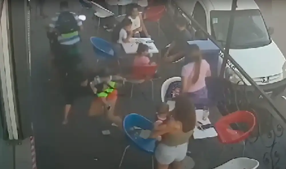 Aún se desconoce la identidad del motociclista que protagonizó el atropello. Foto: captura/difusión