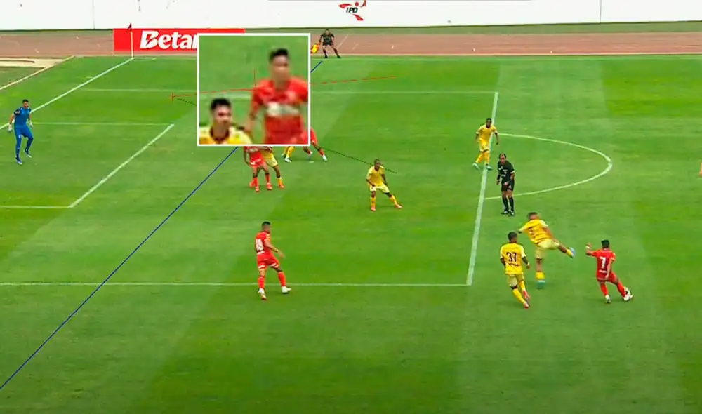 Marcelo Gaona estuvo, según el VAR, 11 cm adelantado en el primer gol anulado a Sport Huancayo. Foto: captura de YouTube/VAR