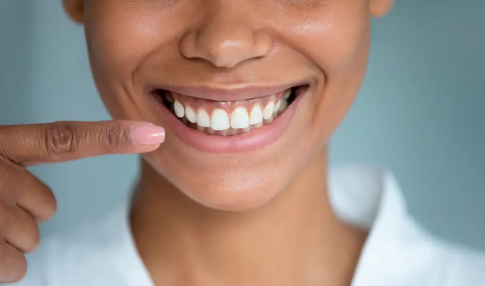 Muchas personas sonríen debidos a varios factores, por ello, la psicología lo explica. Foto: Andina.