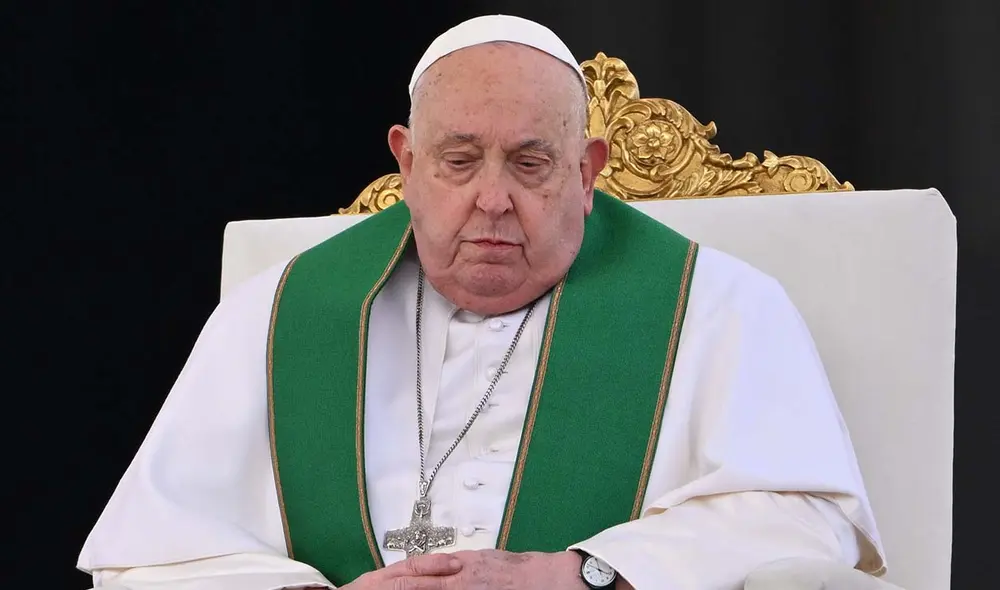 El papa Francisco, de 88 años, está aquejado de una neumonía bilateral y aún presenta un cuadro clínico "complejo", anunció este martes El Vaticano. Foto: AFP