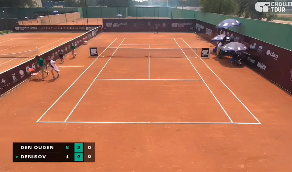 Luego de la balacera, el partido se logró reanudar y finalmente la victoria fue para el tenista neerlandés. Foto: Challenger Tour/captura Luego de la balacera, el partido se logró reanudar y finalmente la victoria fue para el tenista neerlandés. Foto: Challenger Tour/captura