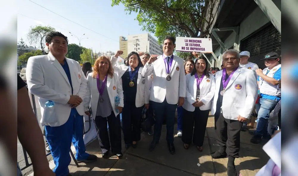 El Colegio Médico del Perú advirtió que esta norma podría representar un grave riesgo para la población debido a la falta de conocimientos específicos. Foto: CMP