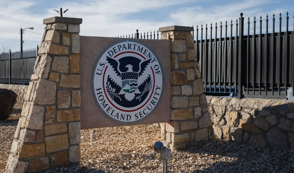 El presidente Donald Trump ha comenzado su segundo mandato con una agenda ambiciosa en materia de inmigración. Foto: AFP