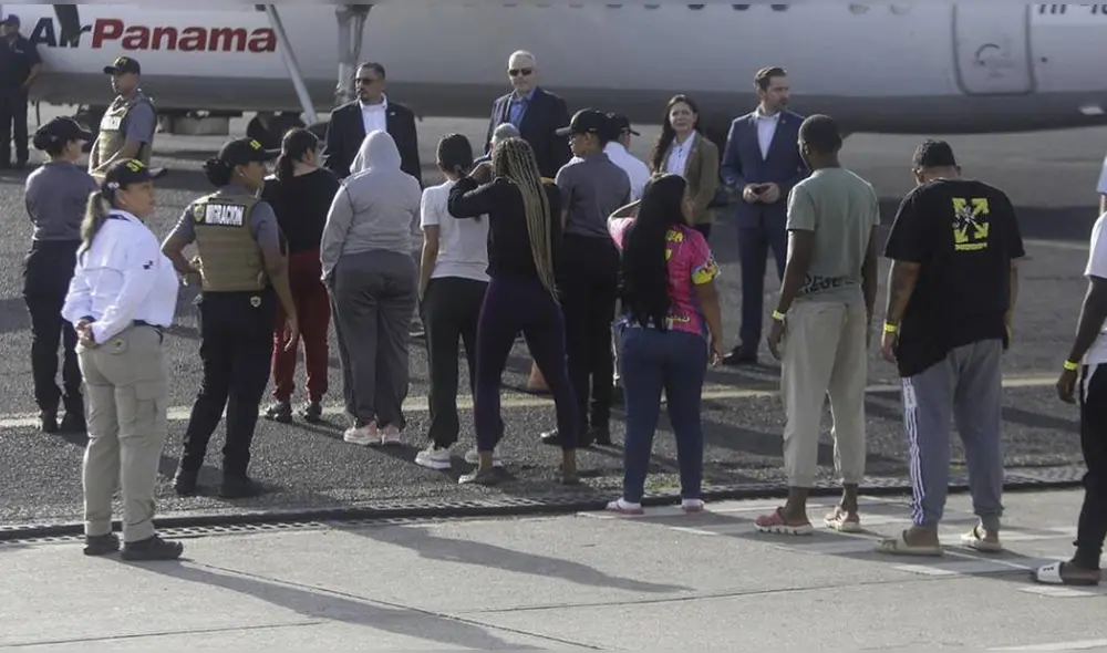 Estados Unidos deporta a más de 170 migrantes venezolanos desde Guantánamo, en medio de controversia y críticas. Foto: La Prensa de Honduras