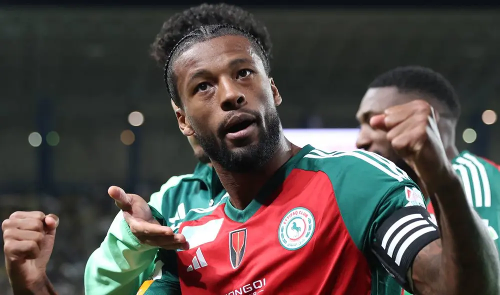 Georginio Wijnaldum anotó un doblete para darle el triunfo a Al Ettifaq en su visita a Al Nassr. Foto: AFP Georginio Wijnaldum anotó un doblete para darle el triunfo a Al Ettifaq en su visita a Al Nassr. Foto: AFP