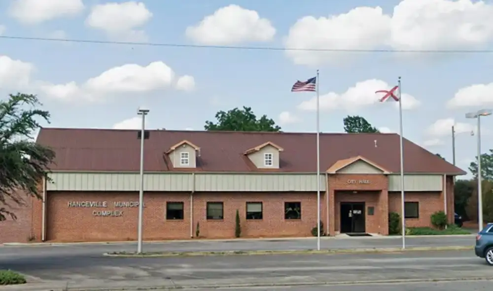 El alcalde Jim Sawyer anunció que el Departamento del Sheriff del Condado de Cullman asumirá temporalmente las funciones policiales. Foto: NBC News El alcalde Jim Sawyer anunció que el Departamento del Sheriff del Condado de Cullman asumirá temporalmente las funciones policiales. Foto: NBC News