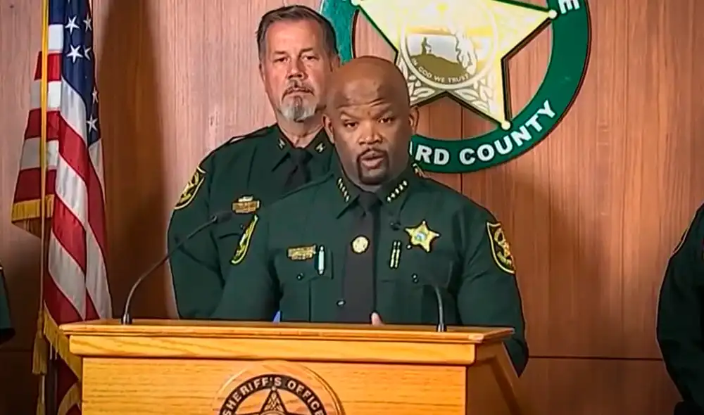 El sheriff de Broward ha puesto en licencia a siete agentes tras un triple homicidio relacionado con violencia doméstica que ha conmocionado a la comunidad. Foto: NBC News El sheriff de Broward ha puesto en licencia a siete agentes tras un triple homicidio relacionado con violencia doméstica que ha conmocionado a la comunidad. Foto: NBC News