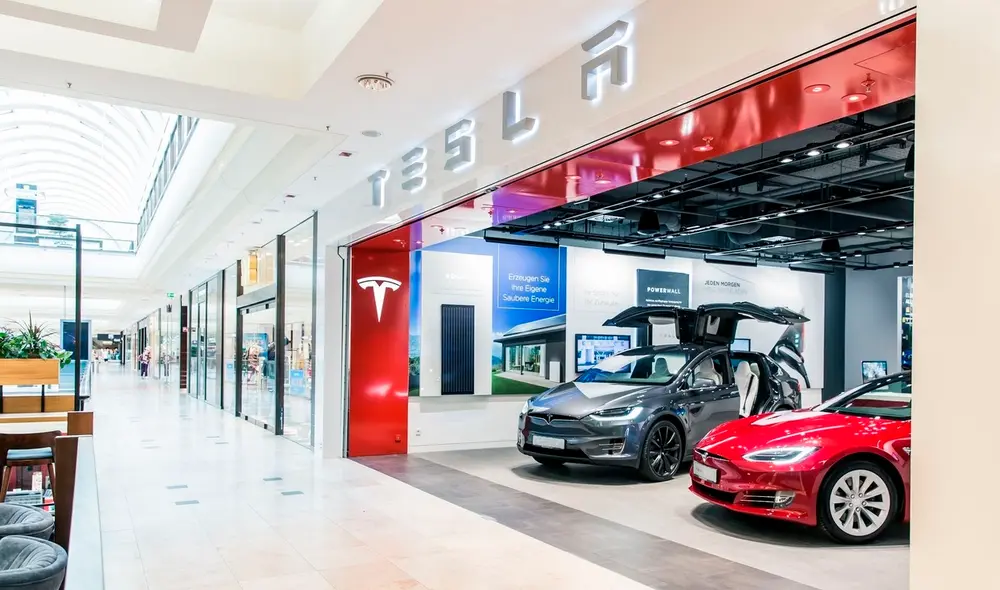 Los propietarios de los modelos afectados recibirán notificaciones de Tesla con instrucciones para programar reparaciones gratuitas en centros de servicio autorizados. Foto: Xataka