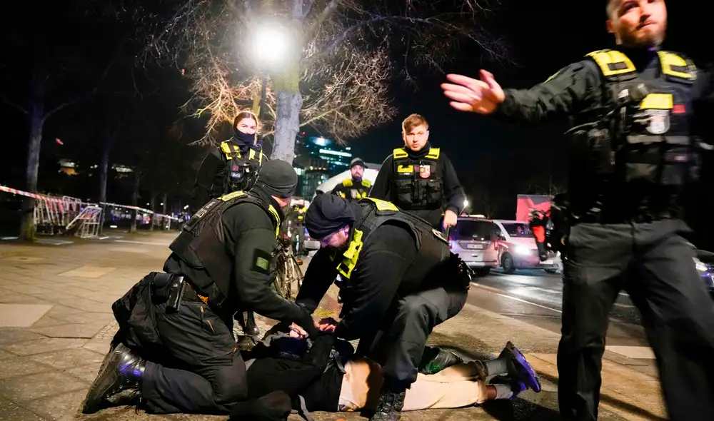 El sospechoso, Marcus Bausley, se autolesionó durante su captura en la Interestatal 65. Foto: WGN-TV