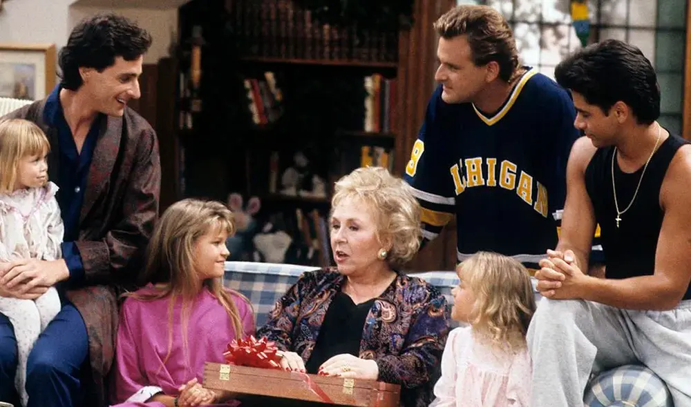 'Tres por tres' era una de las series familiares más vistas de los años 90. Foto: Reddit