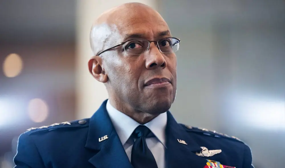 La destitución de Brown y otros cinco líderes genera un intenso debate sobre la alineación de las fuerzas armadas con la agenda política del presidente Trump. Foto: Roll Call