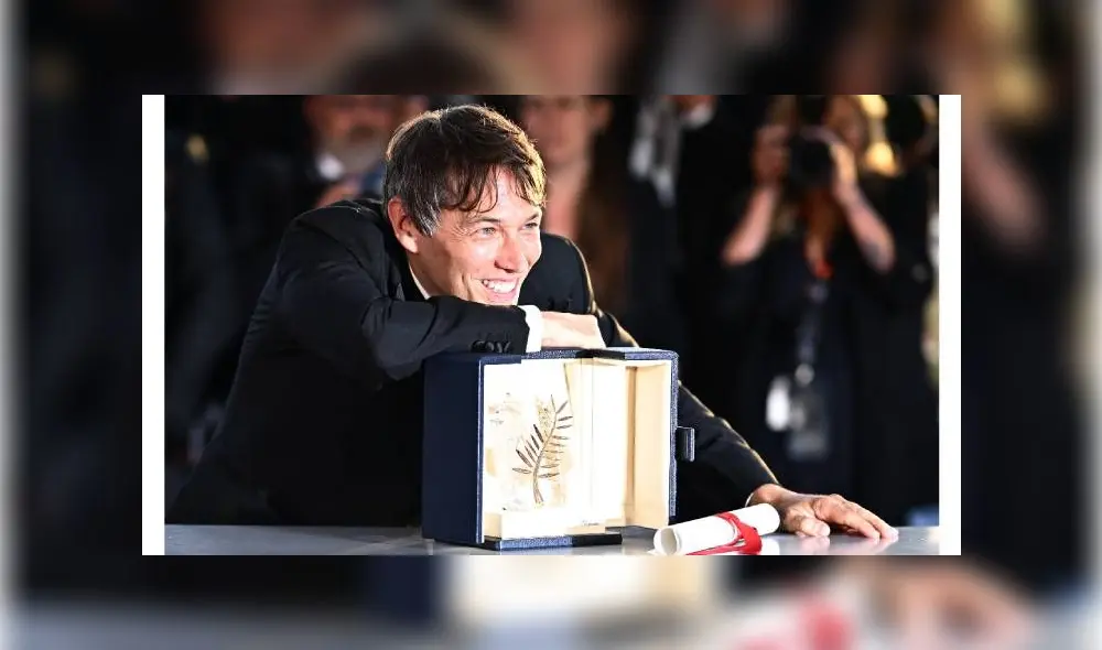 Sean Baker director de 'Anora' con la Palma de Oro en Cannes. Foto: AFP Sean Baker director de 'Anora' con la Palma de Oro en Cannes. Foto: AFP