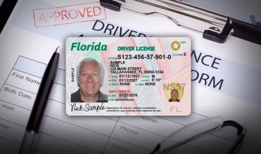 Los conductores en Florida pueden verificar el estado de su licencia a través del portal del FLHSMV. Foto: composición LR