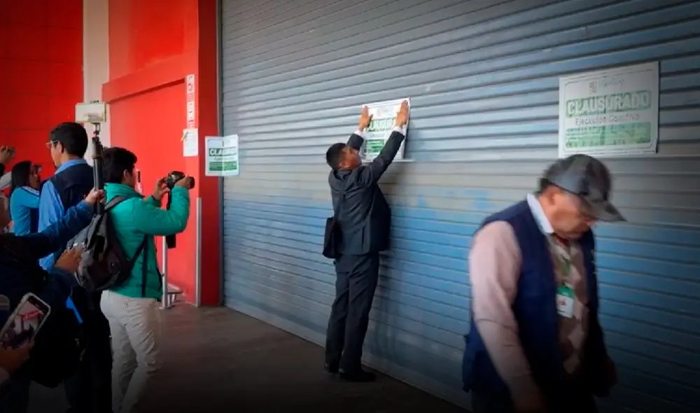 El centro comercial fue clausurado temporalmente por un plazo de 30 días a fin de mantener la seguridad de los visitantes. Foto: Andina