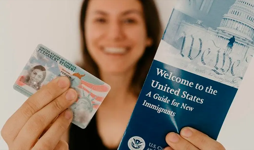 Miles de inmigrantes sueñan con obtener la Green Card y residir en Estados Unidos. Foto: Migrator