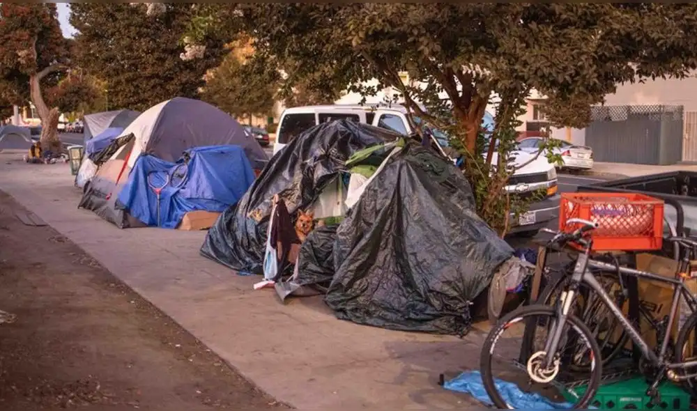 "No podemos continuar con medidas provisionales y seguir como hasta ahora", dijo Quinn sobre el incremento de personas sin hogar. Foto: agencia Anadolu.