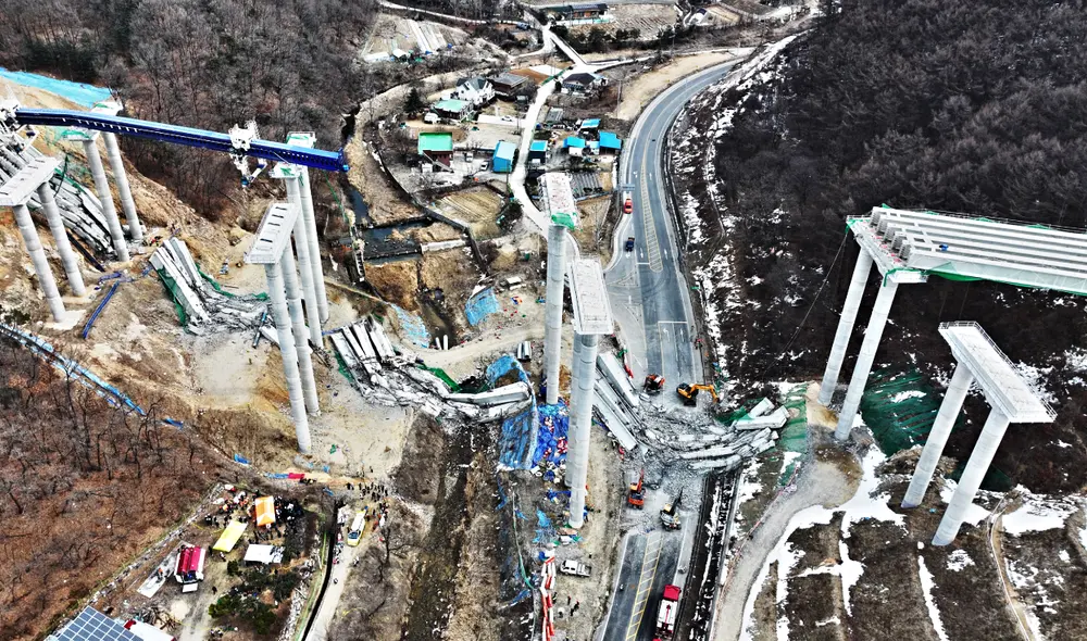 El viaducto de la autopista en construcción estaba cerca de Cheonan. Foto: AFP El viaducto de la autopista en construcción estaba cerca de Cheonan. Foto: AFP