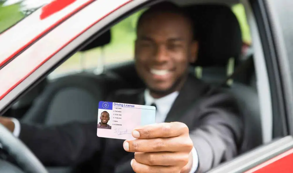 Licencia de Conducir en California para mayores de 18 años. Foto: CNN