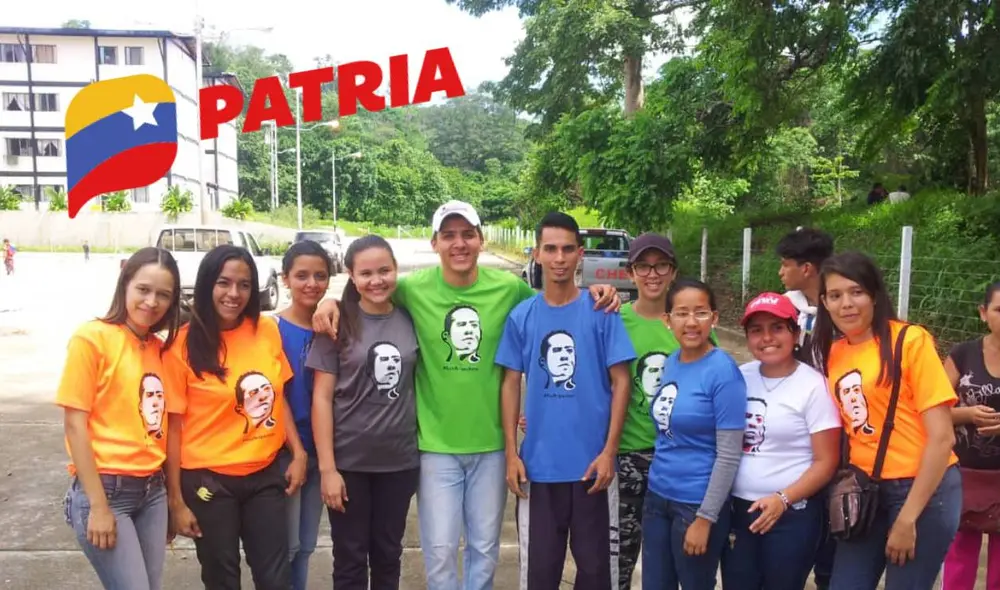 La mayoría de bonos de la patria se entregan por la plataforma del mismo nombre. Foto: composiciónLR/Misión Robert Serra/Patria