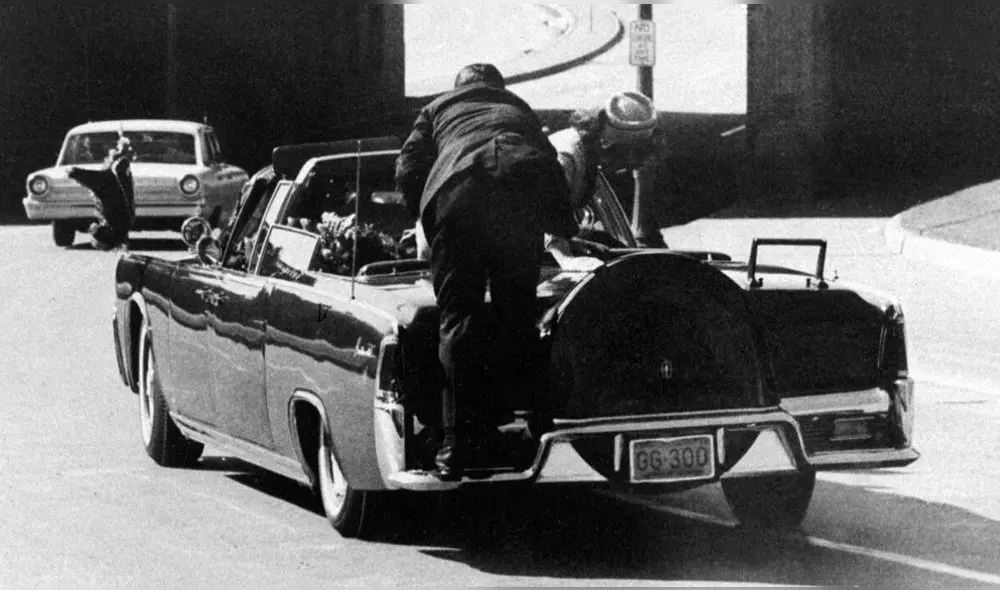 Clint Hill se lanzó sobre el auto cuando dispararon al presidente de Estados Unidos John F. Kennedy. Foto: difusión.