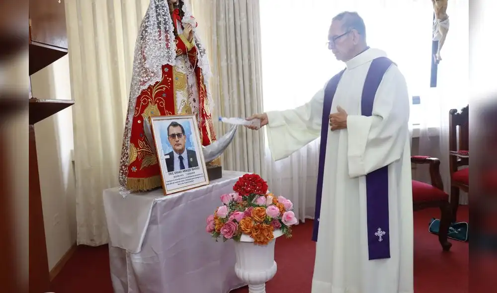 La misa en su honor tuvo lugar en la capilla institucional y reflejó la consternación por su pérdida. La misa en su honor tuvo lugar en la capilla institucional y reflejó la consternación por su pérdida.