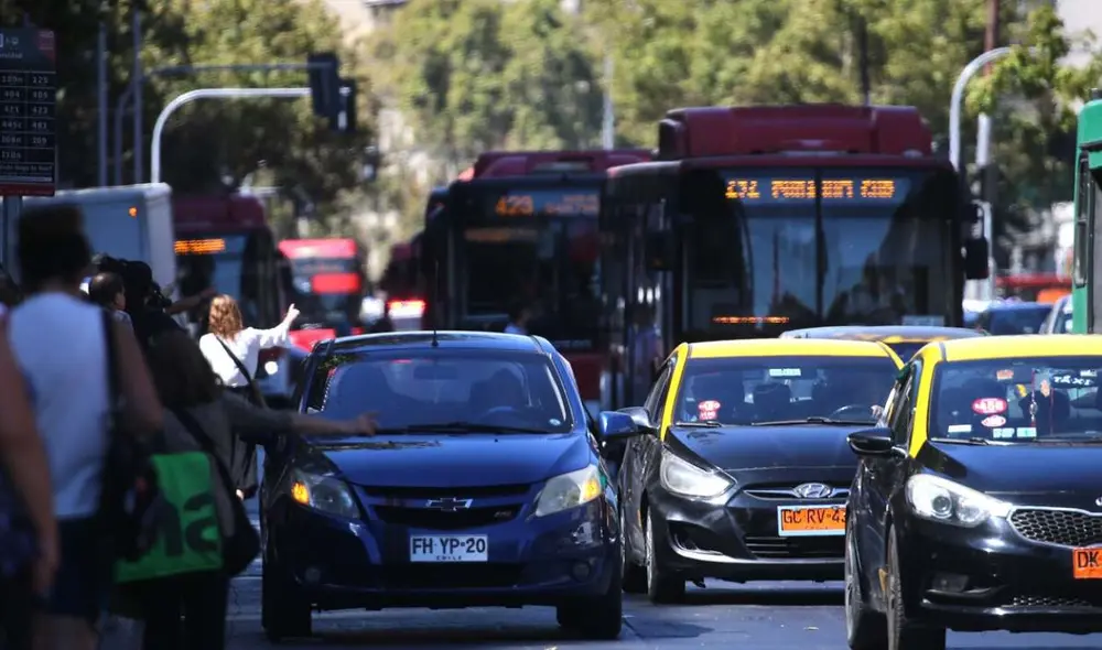 Se pidió no transitar por las calles durante el apagón como medida de seguridad. Foto: La Tercera