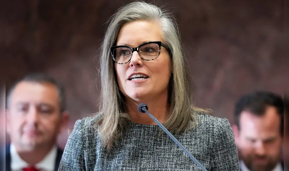 Gobernadora de Arizona ordena a agentes colaborar con la Patrulla Fronteriza ante crisis migratoria. Foto: 12 News