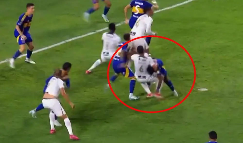 Luis Advíncula fue titular en la eliminación de Boca Juniors ante Alianza Lima. Foto: captura/Telefé