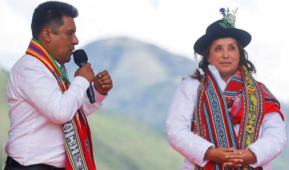 El gobernador de Apurímac le exigió respeto a Dina Boluarte tras llamarlo 'opa' durante un evento oficial. | Foto: Presidencia. El gobernador de Apurímac le exigió respeto a Dina Boluarte tras llamarlo 'opa' durante un evento oficial. | Foto: Presidencia.