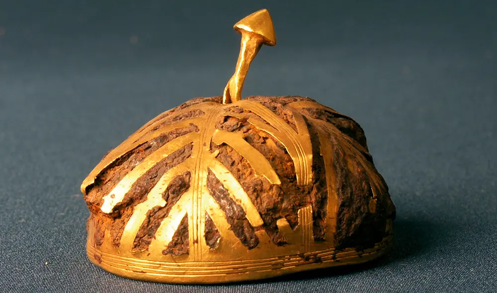 Una semiesfera hueca fueron forjadas, con hierro de meteoritos caídos del cielo, según estudios. Foto:  Museo Villena