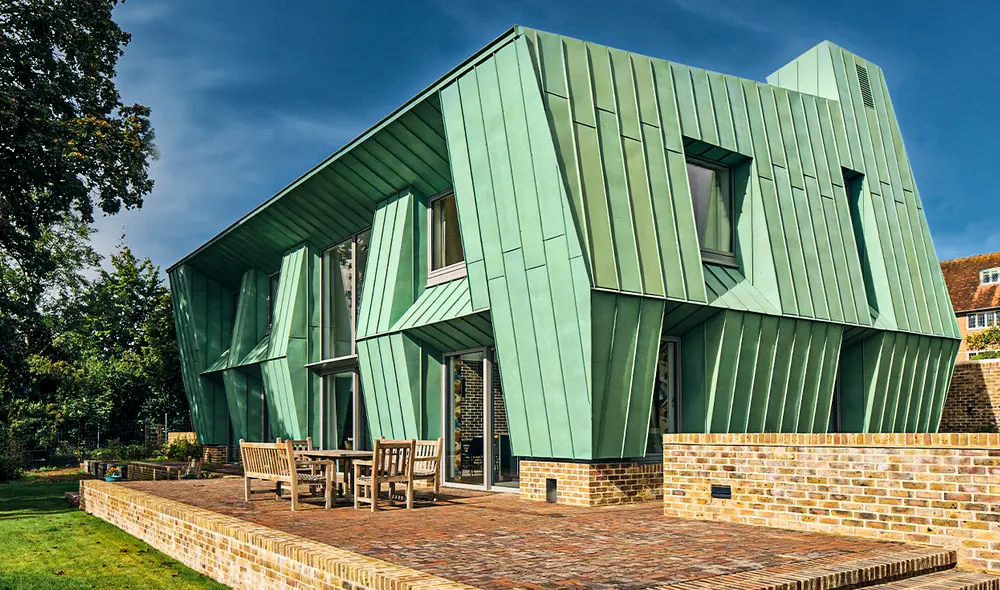 El arquitecto Adrian James diseñó y construyó una innovadora vivienda llamada Copper Bottom en Oxford. Foto: Fisher Studios El arquitecto Adrian James diseñó y construyó una innovadora vivienda llamada Copper Bottom en Oxford. Foto: Fisher Studios