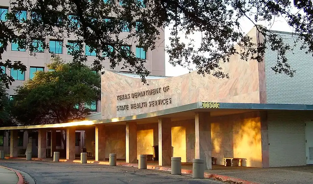 Se implementó una clínica de vacunación con servicio en automóvil para facilitar el acceso y reducir los tiempos de espera. Foto: Texapedia.