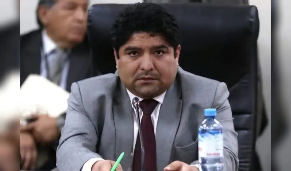 La contratación de Jorge Torres Saravia se realizó durante la gestión de Alejandro Soto La contratación de Jorge Torres Saravia se realizó durante la gestión de Alejandro Soto