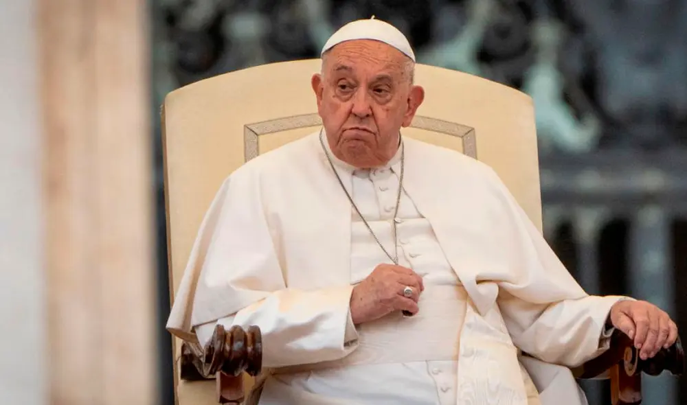 El papa Francisco sufrió una "crisis aislada de broncoespasmo que ha provocado un episodio de vómito", según el Vaticano. Foto: HuffPost