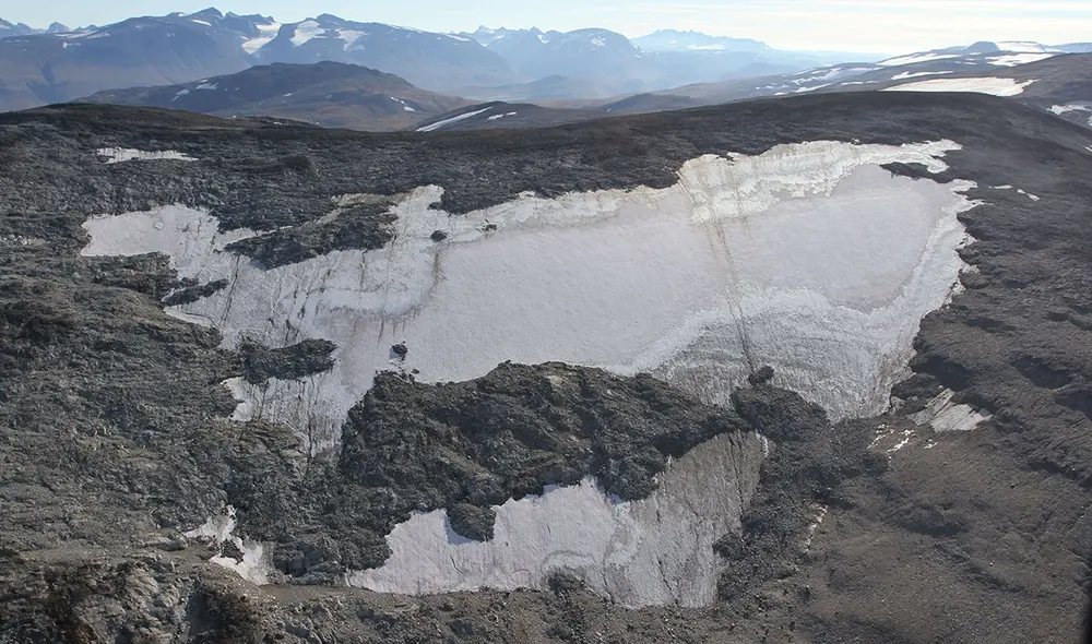 El derretimiento del glaciar Lendbreend, en Noruega, ha revelado diversos artefactos que datan de hasta más de 1.700 años de antigüedad.