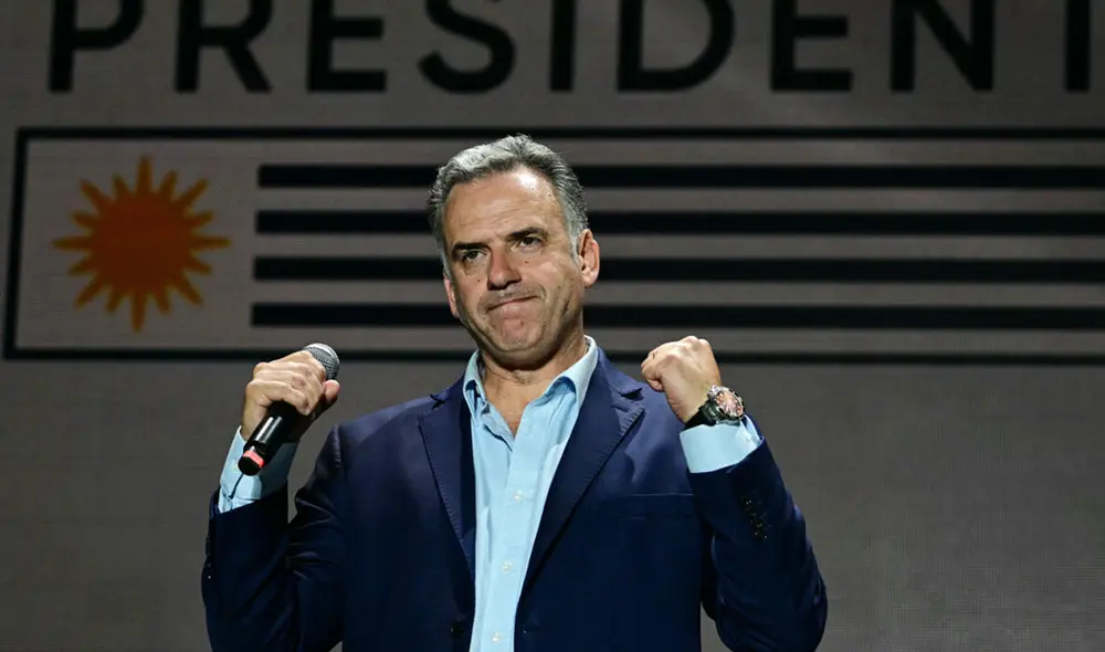 Orsi juró ante la Asamblea General y es el nuevo presidente de Uruguay. Foto: Composición LR.