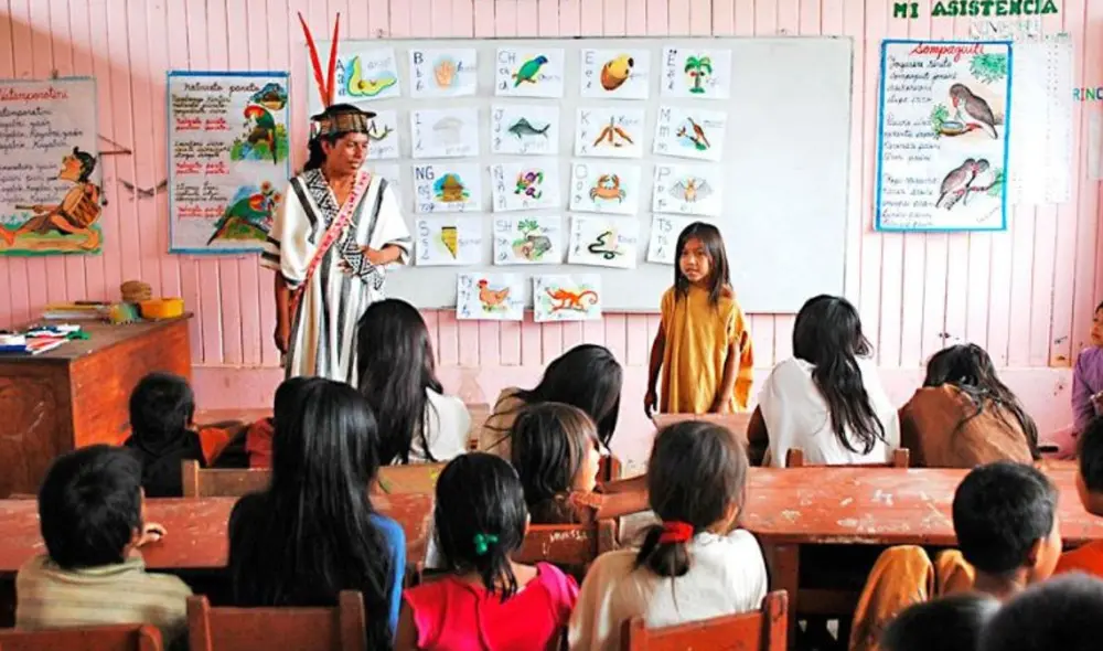 amazonía. En la mayoría de casos, maestros bilingües enseñan a varios grados. Se necesita más profesionales y el Minedu debe invertir en su capacitación. Foto: Difusión